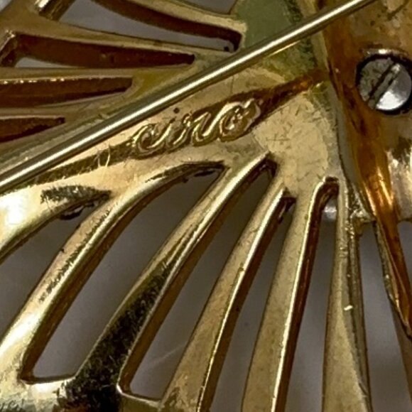 CORO DECO CURLED LEAF 1940s SAPPHIRE BLUE & CLEAR RHINESTONE BROOCH - Picture 6 of 6